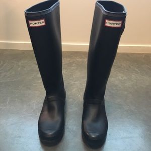 Black Hunter rain boots - only used 4 times!